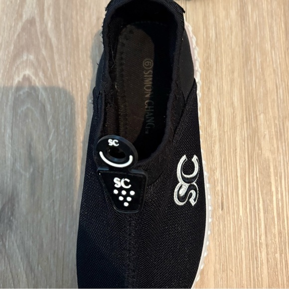 Simon Chang Woman’s 6 Black Slip-On Sneakers Shoes with White Soles - Picture 7 of 8